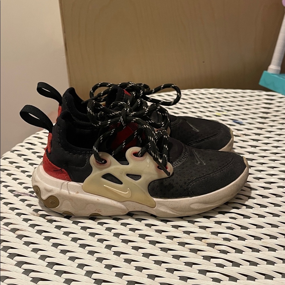 Nike Kids Black and Red Sneakers
